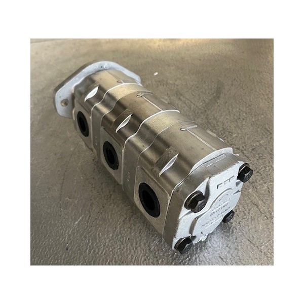 Pompe triple à engrenage