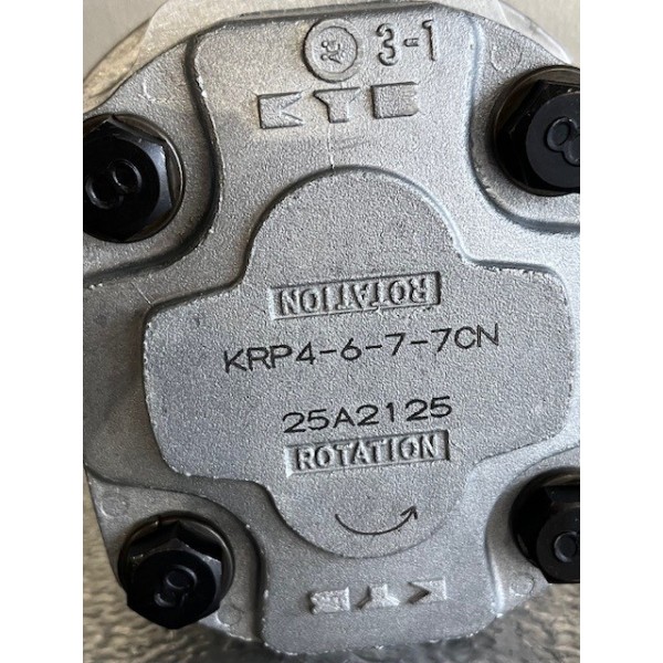 Pompe triple à engrenage