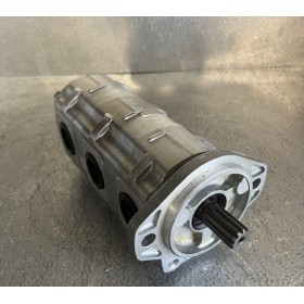 Pompe triple à engrenage