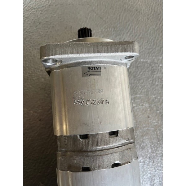 Pompe triple à engrenage