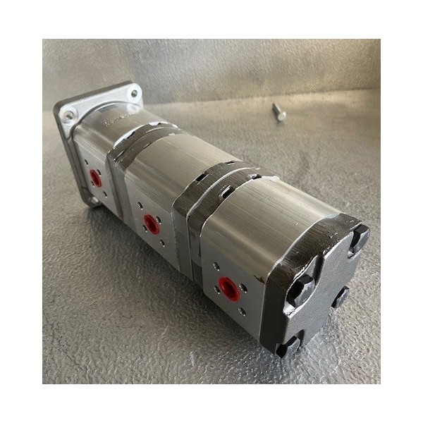 Pompe triple à engrenage