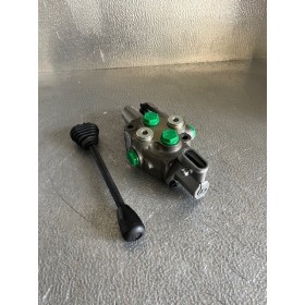 Distributeur avec commande manuelle