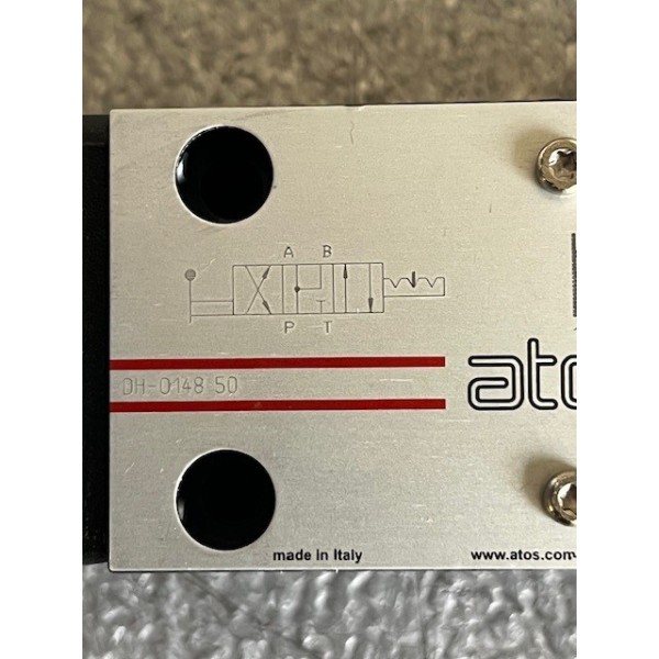 Distributeur à commande manuelle