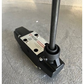 Distributeur à commande manuelle