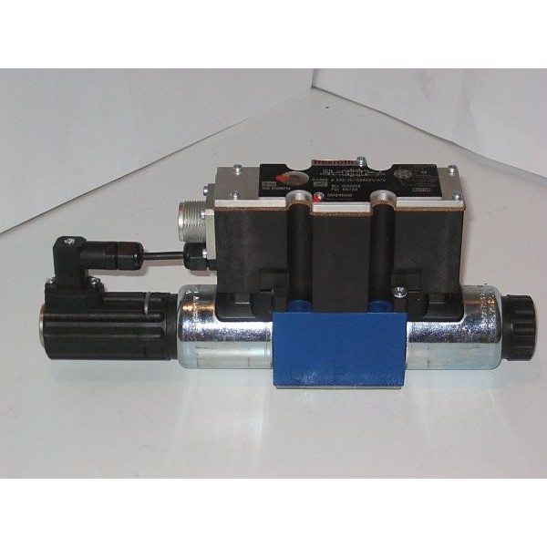 Solenoid direct. control valve