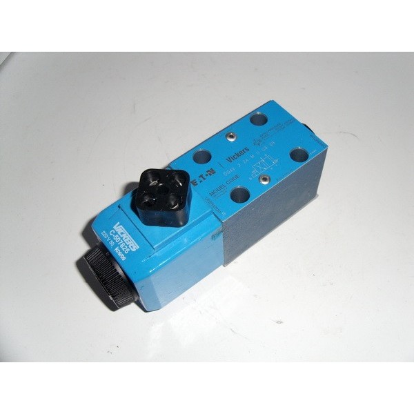 Solenoid direct. control valve