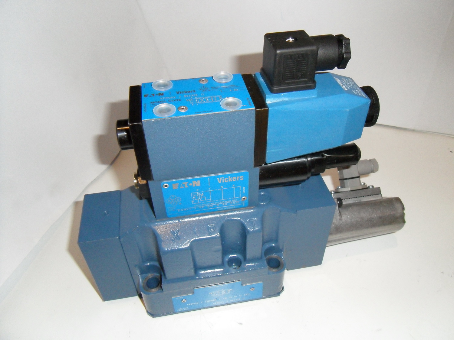 DISTIBUTEURS HYDRAULIQUES